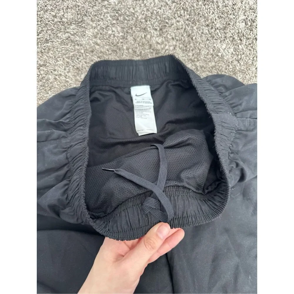 Nike Solid Essential Lap 9
